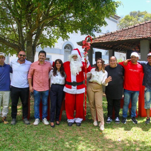 Crianças de São José do Turvo recebem visita do Papai Noel
